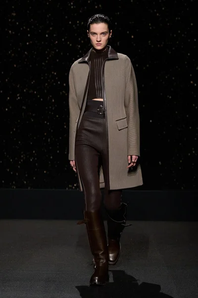 Look 18
